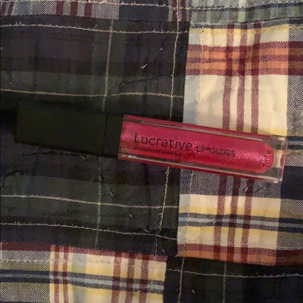 Younique lip gloss